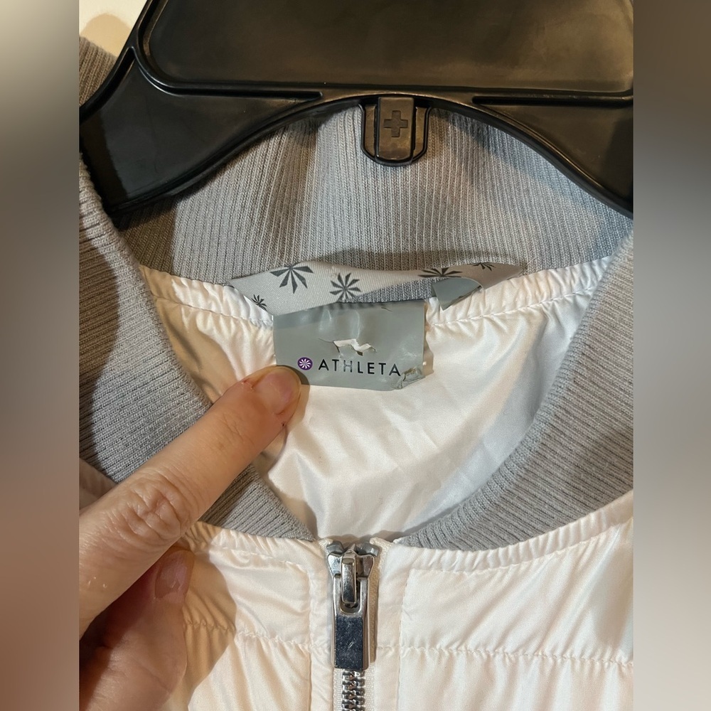 Athleta White Puffer Jacket Size L - Picture 5 of 13